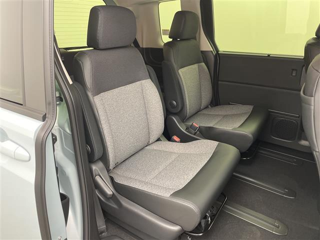 フリード ｅ：ＨＥＶエアー　ＥＸ　登録済未使用車　９型ナビ　ＴＶ　バックカメラ　衝突軽減ブレーキ　レーンキープアシストシステム　ブラインドスポットモニタ　両側パワースライドドア　ハーフレザー　シートヒーター　ＬＥＤ　オートハイビーム（11枚目）