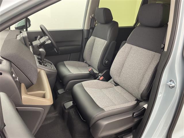 フリード ｅ：ＨＥＶエアー　ＥＸ　登録済未使用車　９型ナビ　ＴＶ　バックカメラ　衝突軽減ブレーキ　レーンキープアシストシステム　ブラインドスポットモニタ　両側パワースライドドア　ハーフレザー　シートヒーター　ＬＥＤ　オートハイビーム（14枚目）