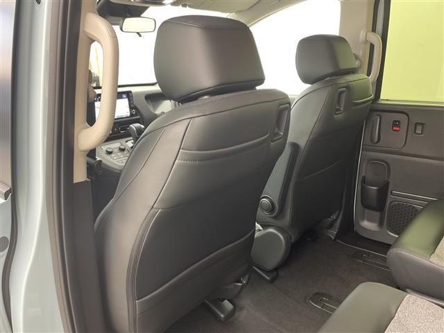 フリード ｅ：ＨＥＶエアー　ＥＸ　登録済未使用車　９型ナビ　ＴＶ　バックカメラ　衝突軽減ブレーキ　レーンキープアシストシステム　ブラインドスポットモニタ　両側パワースライドドア　ハーフレザー　シートヒーター　ＬＥＤ　オートハイビーム（15枚目）