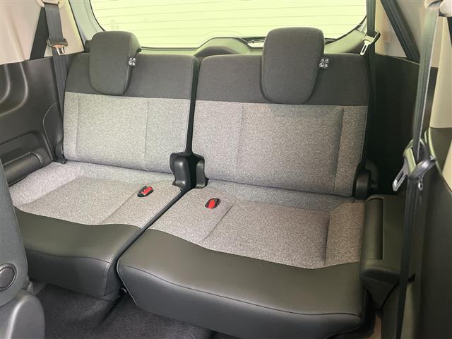 フリード ｅ：ＨＥＶエアー　ＥＸ　登録済未使用車　９型ナビ　ＴＶ　バックカメラ　衝突軽減ブレーキ　レーンキープアシストシステム　ブラインドスポットモニタ　両側パワースライドドア　ハーフレザー　シートヒーター　ＬＥＤ　オートハイビーム（17枚目）