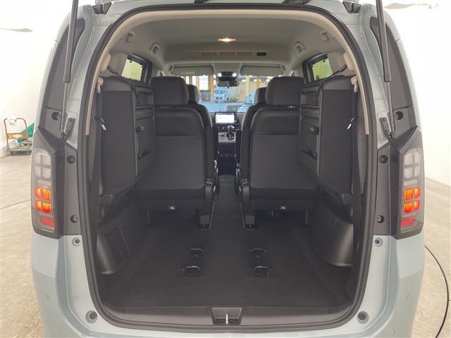 フリード ｅ：ＨＥＶエアー　ＥＸ　登録済未使用車　９型ナビ　ＴＶ　バックカメラ　衝突軽減ブレーキ　レーンキープアシストシステム　ブラインドスポットモニタ　両側パワースライドドア　ハーフレザー　シートヒーター　ＬＥＤ　オートハイビーム（19枚目）