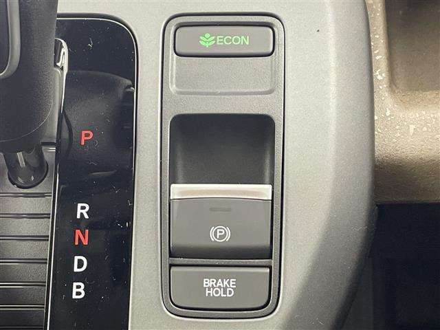 フリード ｅ：ＨＥＶエアー　ＥＸ　登録済未使用車　９型ナビ　ＴＶ　バックカメラ　衝突軽減ブレーキ　レーンキープアシストシステム　ブラインドスポットモニタ　両側パワースライドドア　ハーフレザー　シートヒーター　ＬＥＤ　オートハイビーム（30枚目）