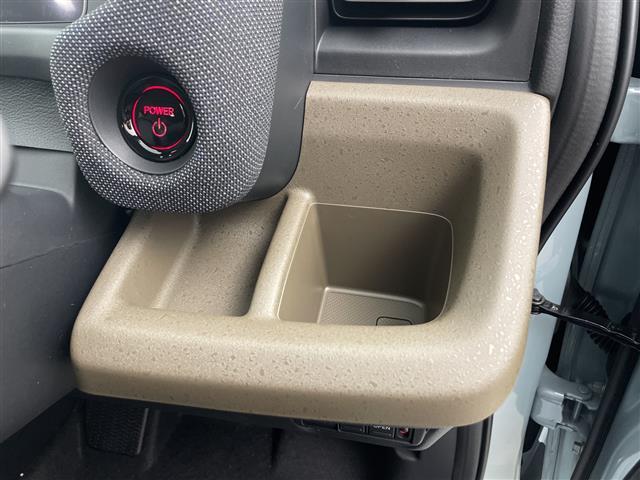 フリード ｅ：ＨＥＶエアー　ＥＸ　登録済未使用車　９型ナビ　ＴＶ　バックカメラ　衝突軽減ブレーキ　レーンキープアシストシステム　ブラインドスポットモニタ　両側パワースライドドア　ハーフレザー　シートヒーター　ＬＥＤ　オートハイビーム（32枚目）