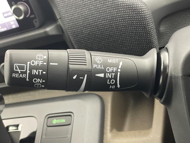 フリード ｅ：ＨＥＶエアー　ＥＸ　登録済未使用車　９型ナビ　ＴＶ　バックカメラ　衝突軽減ブレーキ　レーンキープアシストシステム　ブラインドスポットモニタ　両側パワースライドドア　ハーフレザー　シートヒーター　ＬＥＤ　オートハイビーム（61枚目）