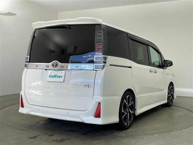 ヴォクシー ハイブリッドＺＳ　煌ＩＩ　・モデリスタエアロ・プリクラッシュセーフティ・レーンディバチャーアラート・オートハイビーム・１０インチナビ・両側パワースライドドア・バックカメラ・ＴＥＩＮ車高調・前席シートヒーター・クルコン・ＥＴＣ（3枚目）