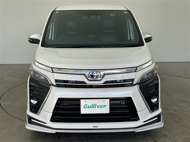 ヴォクシー ハイブリッドＺＳ　煌ＩＩ　・モデリスタエアロ・プリクラッシュセーフティ・レーンディバチャーアラート・オートハイビーム・１０インチナビ・両側パワースライドドア・バックカメラ・ＴＥＩＮ車高調・前席シートヒーター・クルコン・ＥＴＣ（4枚目）