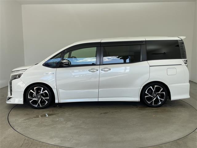 ヴォクシー ハイブリッドＺＳ　煌ＩＩ　・モデリスタエアロ・プリクラッシュセーフティ・レーンディバチャーアラート・オートハイビーム・１０インチナビ・両側パワースライドドア・バックカメラ・ＴＥＩＮ車高調・前席シートヒーター・クルコン・ＥＴＣ（6枚目）