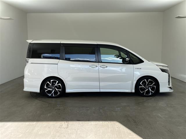 ヴォクシー ハイブリッドＺＳ　煌ＩＩ　・モデリスタエアロ・プリクラッシュセーフティ・レーンディバチャーアラート・オートハイビーム・１０インチナビ・両側パワースライドドア・バックカメラ・ＴＥＩＮ車高調・前席シートヒーター・クルコン・ＥＴＣ（7枚目）