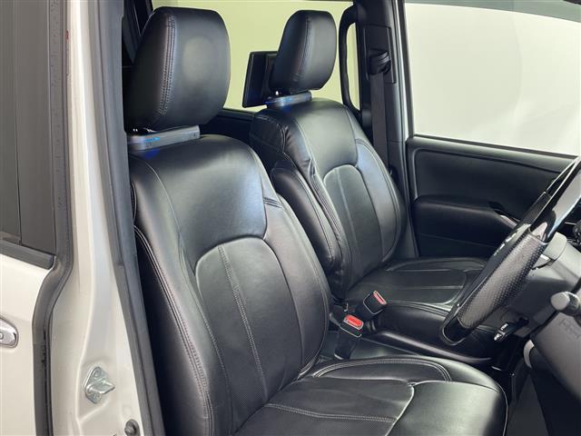 ヴォクシー ハイブリッドＺＳ　煌ＩＩ　・モデリスタエアロ・プリクラッシュセーフティ・レーンディバチャーアラート・オートハイビーム・１０インチナビ・両側パワースライドドア・バックカメラ・ＴＥＩＮ車高調・前席シートヒーター・クルコン・ＥＴＣ（9枚目）