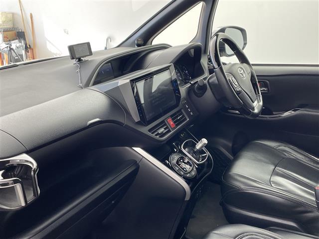 ヴォクシー ハイブリッドＺＳ　煌ＩＩ　・モデリスタエアロ・プリクラッシュセーフティ・レーンディバチャーアラート・オートハイビーム・１０インチナビ・両側パワースライドドア・バックカメラ・ＴＥＩＮ車高調・前席シートヒーター・クルコン・ＥＴＣ（13枚目）