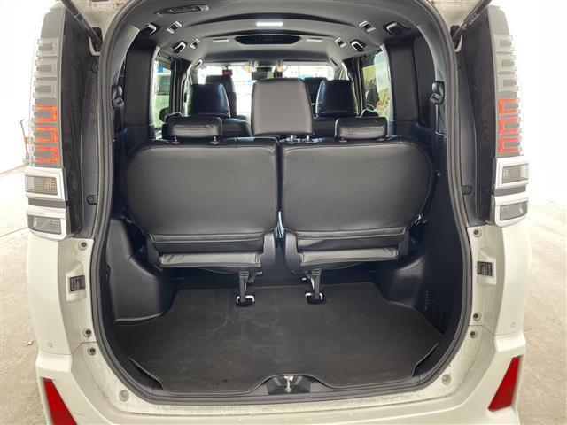 ヴォクシー ハイブリッドＺＳ　煌ＩＩ　・モデリスタエアロ・プリクラッシュセーフティ・レーンディバチャーアラート・オートハイビーム・１０インチナビ・両側パワースライドドア・バックカメラ・ＴＥＩＮ車高調・前席シートヒーター・クルコン・ＥＴＣ（18枚目）