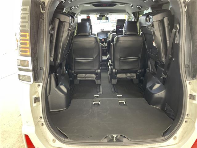 ヴォクシー ハイブリッドＺＳ　煌ＩＩ　・モデリスタエアロ・プリクラッシュセーフティ・レーンディバチャーアラート・オートハイビーム・１０インチナビ・両側パワースライドドア・バックカメラ・ＴＥＩＮ車高調・前席シートヒーター・クルコン・ＥＴＣ（20枚目）