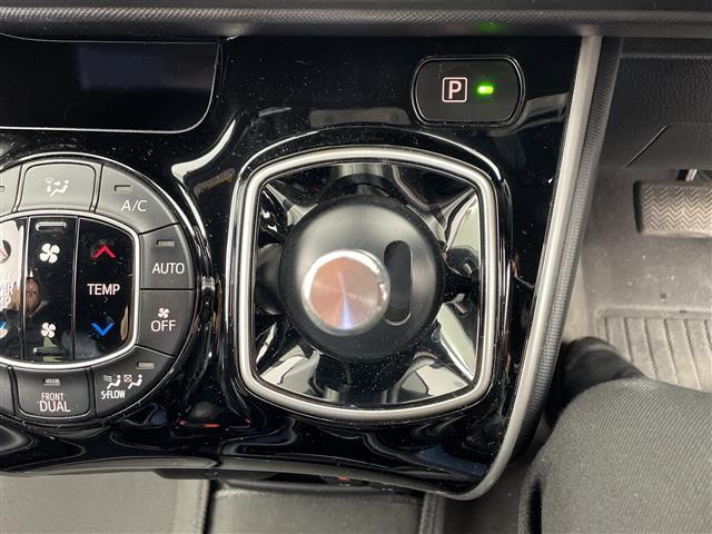 ヴォクシー ハイブリッドＺＳ　煌ＩＩ　・モデリスタエアロ・プリクラッシュセーフティ・レーンディバチャーアラート・オートハイビーム・１０インチナビ・両側パワースライドドア・バックカメラ・ＴＥＩＮ車高調・前席シートヒーター・クルコン・ＥＴＣ（30枚目）