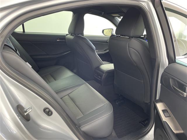 ＩＳ ＩＳ３００ｈ　Ｆスポーツ　・マークレビンソン・プリクラッシュセーフティ・レーントレーシングアシスト・レーダークルーズコントロール・オートハイビーム・１０．３型ナビ・全方位カメラ・ＢＳＭ・３眼ＬＥＤ・シートベンチレーション（11枚目）