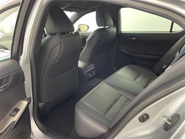 ＩＳ ＩＳ３００ｈ　Ｆスポーツ　・マークレビンソン・プリクラッシュセーフティ・レーントレーシングアシスト・レーダークルーズコントロール・オートハイビーム・１０．３型ナビ・全方位カメラ・ＢＳＭ・３眼ＬＥＤ・シートベンチレーション（15枚目）