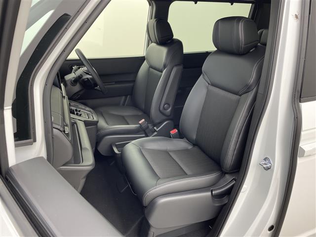 ステップワゴン ｅ：ＨＥＶスパーダ　・登録済未使用車・衝突軽減ブレーキ・路外逸脱抑制機能・車線維持支援システム・レーダークルーズコントロール・オートハイビーム・１１．４型ナビ・１５．６型後席モニター・ＢＳＭ・パワーバックドア・両側電動（14枚目）