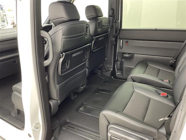 ステップワゴン ｅ：ＨＥＶスパーダ　・登録済未使用車・衝突軽減ブレーキ・路外逸脱抑制機能・車線維持支援システム・レーダークルーズコントロール・オートハイビーム・１１．４型ナビ・１５．６型後席モニター・ＢＳＭ・パワーバックドア・両側電動（16枚目）