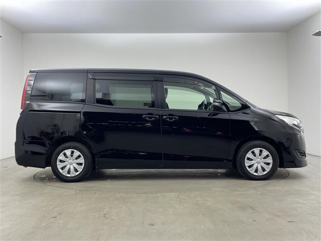 ノア Ｘ　・純正ナビ・ＣＤ・ＤＶＤ・ＡＭ・ＦＭ・ＵＳＢ・ＨＤＭＩ・ＢＴ・ＴＶ・バックカメラ・ビルトインＥＴＣ・片側パワースライドドア・ＭＴモード付ＡＴ・先行車発進通知・アイドリングストップ・スマートキー（7枚目）