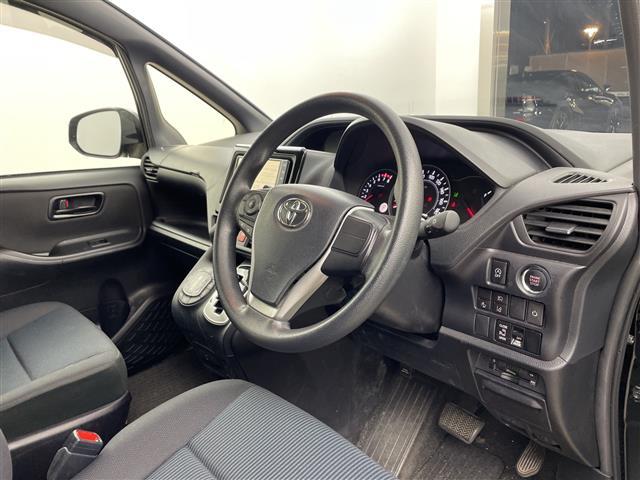 ノア Ｘ　・純正ナビ・ＣＤ・ＤＶＤ・ＡＭ・ＦＭ・ＵＳＢ・ＨＤＭＩ・ＢＴ・ＴＶ・バックカメラ・ビルトインＥＴＣ・片側パワースライドドア・ＭＴモード付ＡＴ・先行車発進通知・アイドリングストップ・スマートキー（8枚目）