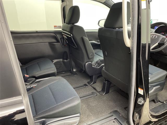 ノア Ｘ　・純正ナビ・ＣＤ・ＤＶＤ・ＡＭ・ＦＭ・ＵＳＢ・ＨＤＭＩ・ＢＴ・ＴＶ・バックカメラ・ビルトインＥＴＣ・片側パワースライドドア・ＭＴモード付ＡＴ・先行車発進通知・アイドリングストップ・スマートキー（11枚目）