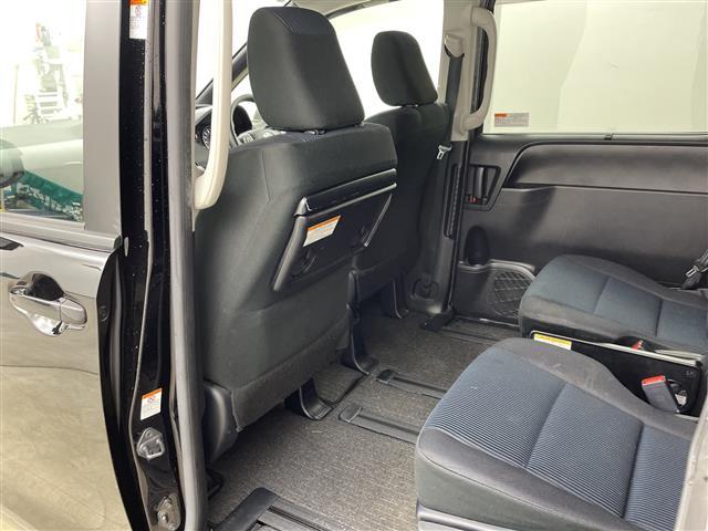 ノア Ｘ　・純正ナビ・ＣＤ・ＤＶＤ・ＡＭ・ＦＭ・ＵＳＢ・ＨＤＭＩ・ＢＴ・ＴＶ・バックカメラ・ビルトインＥＴＣ・片側パワースライドドア・ＭＴモード付ＡＴ・先行車発進通知・アイドリングストップ・スマートキー（16枚目）