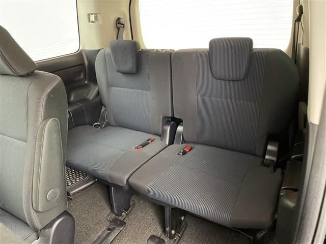 ノア Ｘ　・純正ナビ・ＣＤ・ＤＶＤ・ＡＭ・ＦＭ・ＵＳＢ・ＨＤＭＩ・ＢＴ・ＴＶ・バックカメラ・ビルトインＥＴＣ・片側パワースライドドア・ＭＴモード付ＡＴ・先行車発進通知・アイドリングストップ・スマートキー（17枚目）