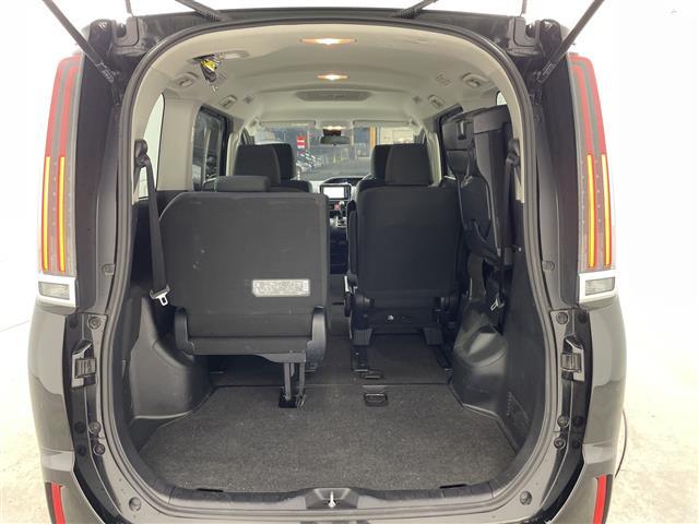 ノア Ｘ　・純正ナビ・ＣＤ・ＤＶＤ・ＡＭ・ＦＭ・ＵＳＢ・ＨＤＭＩ・ＢＴ・ＴＶ・バックカメラ・ビルトインＥＴＣ・片側パワースライドドア・ＭＴモード付ＡＴ・先行車発進通知・アイドリングストップ・スマートキー（19枚目）