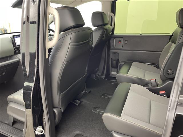 フリード ｅ：ＨＥＶクロスター　・登録済未使用車・純正９インチホンダコネクトナビ・Ｂｌｕｅｔｏｏｔｈ接続・ＡｐｐｌｅＣａｒＰｌａｙ・ＡｎｄｒｏｉｄＡｕｔｏ・前席シートヒーター・両側パワースライドドア・ホンダセンシング・ＬＥＤ（14枚目）