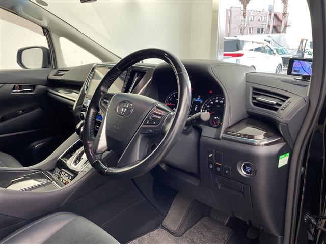 ヴェルファイア ２．５Ｚ　Ｇエディション　社外１１インチナビ　ＴＶ　１２．８インチフリップダウンモニター　サンルーフ　バックカメラ　ＥＴＣ　両側パワースライドドア　パワーバックドア　ステアリングヒーター　クリアランスソナー　パワーシート（8枚目）