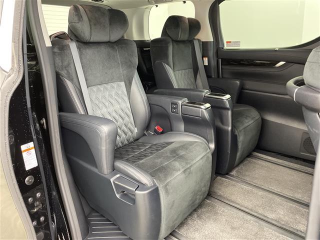 ヴェルファイア ２．５Ｚ　Ｇエディション　社外１１インチナビ　ＴＶ　１２．８インチフリップダウンモニター　サンルーフ　バックカメラ　ＥＴＣ　両側パワースライドドア　パワーバックドア　ステアリングヒーター　クリアランスソナー　パワーシート（10枚目）