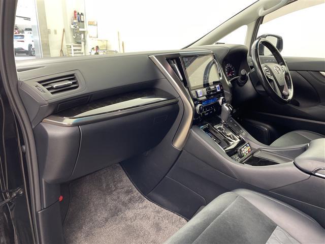 ヴェルファイア ２．５Ｚ　Ｇエディション　社外１１インチナビ　ＴＶ　１２．８インチフリップダウンモニター　サンルーフ　バックカメラ　ＥＴＣ　両側パワースライドドア　パワーバックドア　ステアリングヒーター　クリアランスソナー　パワーシート（12枚目）