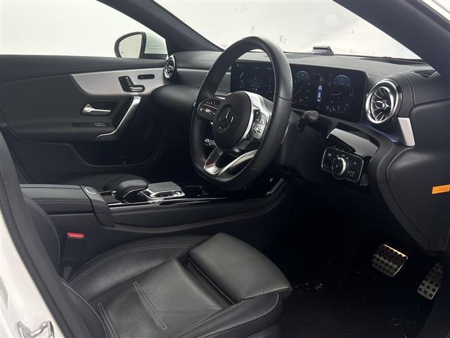 CLAクラス CLA200d AMGライン サンルーフ・純正ナビ・全方位カメラ・ビルトインETC・前後ドライブレコーダー・黒革シート・前席シートヒーター・アクティブブレーキアシスト・レーダークルーズコントロール・Mercedes me(8枚目)