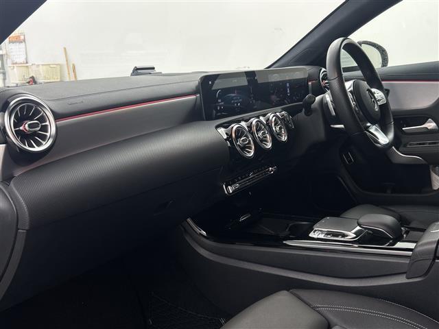 CLAクラス CLA200d AMGライン サンルーフ・純正ナビ・全方位カメラ・ビルトインETC・前後ドライブレコーダー・黒革シート・前席シートヒーター・アクティブブレーキアシスト・レーダークルーズコントロール・Mercedes me(12枚目)