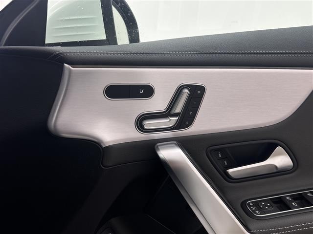 CLAクラス CLA200d AMGライン サンルーフ・純正ナビ・全方位カメラ・ビルトインETC・前後ドライブレコーダー・黒革シート・前席シートヒーター・アクティブブレーキアシスト・レーダークルーズコントロール・Mercedes me(37枚目)