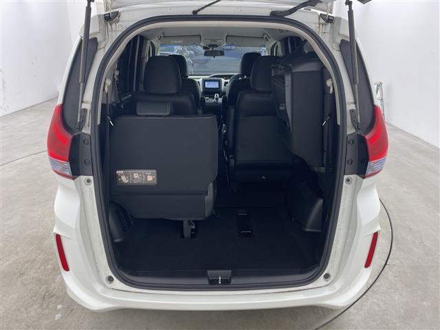 フリードハイブリッド ハイブリッド・ＥＸ　社外ナビ・バックカメラ・ビルトインＥＴＣ・衝突軽減ブレーキ・レーンキープアシスト・レーダークルーズコントロール・ハーフレザーシート・前席シートヒーター・ドアミラーヒーター・フロントワイパーデアイサー（19枚目）