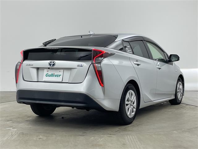 プリウス Ｓ　純正ナビ　バックカメラ　トヨタセーフティセンス　レーンキープアシスト　プリクラッシュセーフティ　オートマチックハイビーム　レーダクルーズコントロール　ＬＥＤライト　ＬＥＤフォグ　ＬＥＤルームランプ（3枚目）