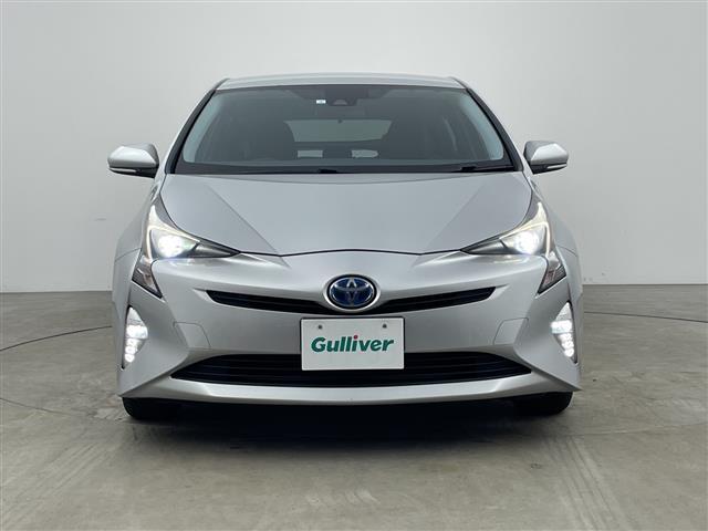 プリウス Ｓ　純正ナビ　バックカメラ　トヨタセーフティセンス　レーンキープアシスト　プリクラッシュセーフティ　オートマチックハイビーム　レーダクルーズコントロール　ＬＥＤライト　ＬＥＤフォグ　ＬＥＤルームランプ（4枚目）