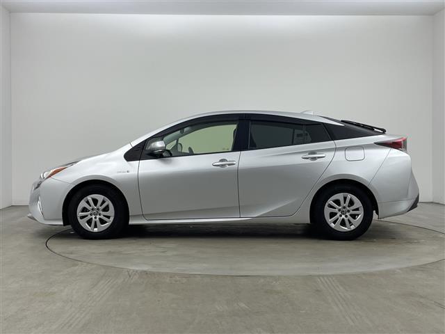 プリウス Ｓ　純正ナビ　バックカメラ　トヨタセーフティセンス　レーンキープアシスト　プリクラッシュセーフティ　オートマチックハイビーム　レーダクルーズコントロール　ＬＥＤライト　ＬＥＤフォグ　ＬＥＤルームランプ（7枚目）