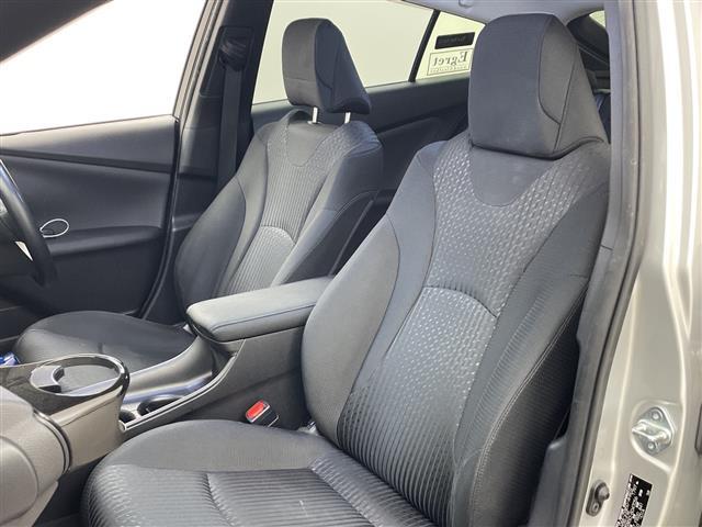 プリウス Ｓ　純正ナビ　バックカメラ　トヨタセーフティセンス　レーンキープアシスト　プリクラッシュセーフティ　オートマチックハイビーム　レーダクルーズコントロール　ＬＥＤライト　ＬＥＤフォグ　ＬＥＤルームランプ（13枚目）