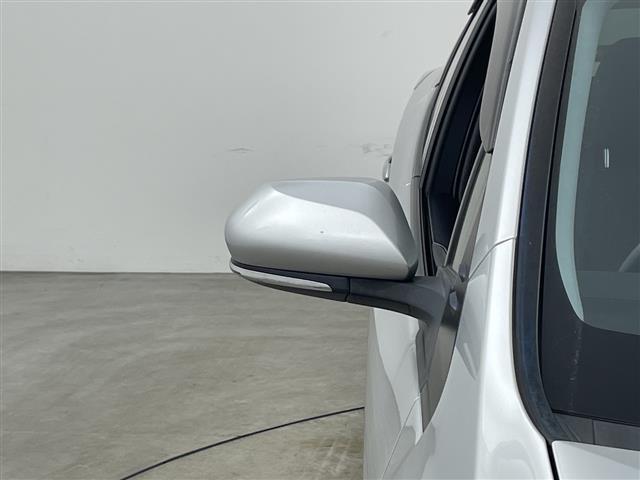 プリウス Ｓ　純正ナビ　バックカメラ　トヨタセーフティセンス　レーンキープアシスト　プリクラッシュセーフティ　オートマチックハイビーム　レーダクルーズコントロール　ＬＥＤライト　ＬＥＤフォグ　ＬＥＤルームランプ（40枚目）