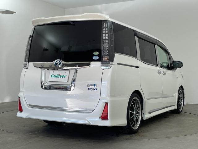 ノア ハイブリッドＳｉ　ダブルバイビー　純正１０インチナビ　バックカメラ　フリップダウンモニター　トヨタセーフティセンス　クルーズコントロール　先行車告知機能　両側パワースライドドア　前後ドライブレコーダー　ハーフレザーシート　ＬＥＤライト（3枚目）