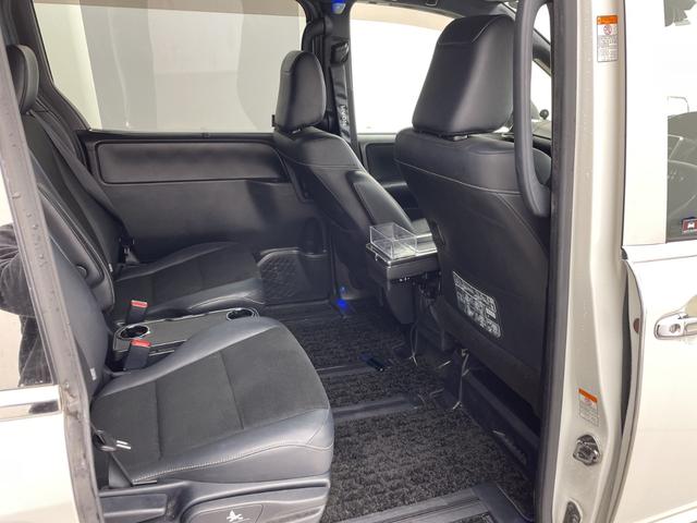 ノア ハイブリッドＳｉ　ダブルバイビー　純正１０インチナビ　バックカメラ　フリップダウンモニター　トヨタセーフティセンス　クルーズコントロール　先行車告知機能　両側パワースライドドア　前後ドライブレコーダー　ハーフレザーシート　ＬＥＤライト（11枚目）