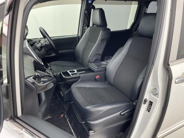 ノア ハイブリッドＳｉ　ダブルバイビー　純正１０インチナビ　バックカメラ　フリップダウンモニター　トヨタセーフティセンス　クルーズコントロール　先行車告知機能　両側パワースライドドア　前後ドライブレコーダー　ハーフレザーシート　ＬＥＤライト（17枚目）