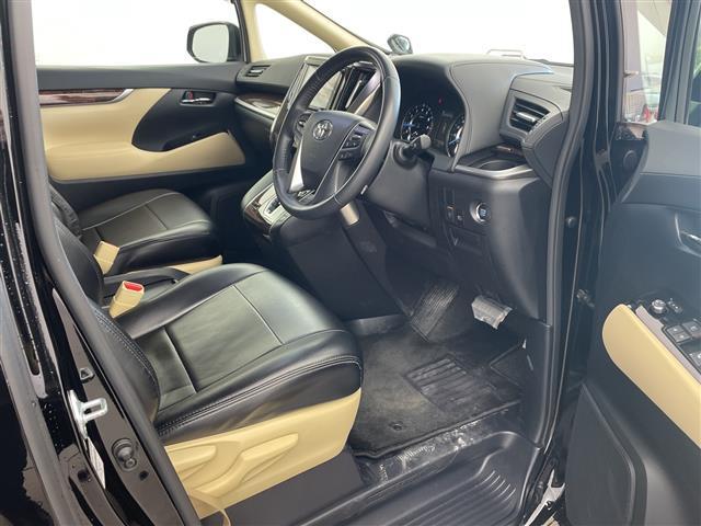 ヴェルファイア ２．５Ｘ　社外８型ナビ・フルセグ・バックカメラ・ＥＴＣ・ドラレコ・レーントレーシングアシスト・レーダークルーズコントロール・クリアランスソナー・電動スライド・ＬＥＤオートライト・社外２０インチアルミ・スペアキー（8枚目）