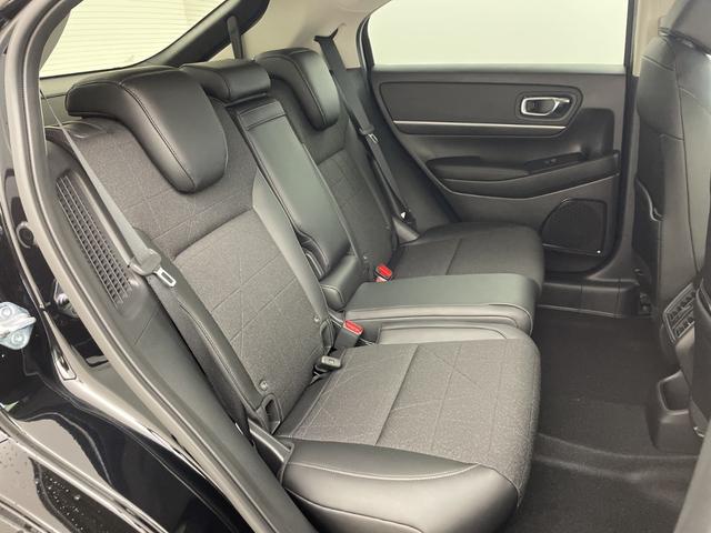 ヴェゼル ｅ：ＨＥＶ　Ｚ　・登録済未使用車・ホンダセンシング・衝突軽減ブレーキ・路外逸脱抑制機能・ＢＳＭ・アダプティブクルーズコントロール・踏み間違い防止・後退出庫サポート・純正ナビ・ＵＳＢ・置くだけ充電・ＥＴＣ・バックカメラ（11枚目）