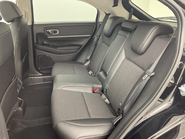 ヴェゼル ｅ：ＨＥＶ　Ｚ　・登録済未使用車・ホンダセンシング・衝突軽減ブレーキ・路外逸脱抑制機能・ＢＳＭ・アダプティブクルーズコントロール・踏み間違い防止・後退出庫サポート・純正ナビ・ＵＳＢ・置くだけ充電・ＥＴＣ・バックカメラ（12枚目）