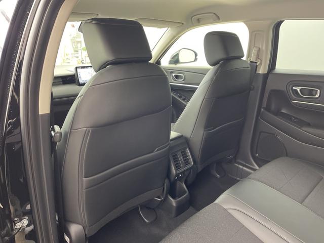 ヴェゼル ｅ：ＨＥＶ　Ｚ　・登録済未使用車・ホンダセンシング・衝突軽減ブレーキ・路外逸脱抑制機能・ＢＳＭ・アダプティブクルーズコントロール・踏み間違い防止・後退出庫サポート・純正ナビ・ＵＳＢ・置くだけ充電・ＥＴＣ・バックカメラ（13枚目）