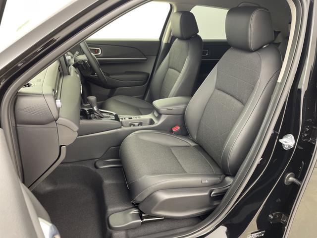 ヴェゼル ｅ：ＨＥＶ　Ｚ　・登録済未使用車・ホンダセンシング・衝突軽減ブレーキ・路外逸脱抑制機能・ＢＳＭ・アダプティブクルーズコントロール・踏み間違い防止・後退出庫サポート・純正ナビ・ＵＳＢ・置くだけ充電・ＥＴＣ・バックカメラ（14枚目）