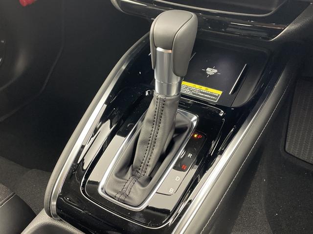 ヴェゼル ｅ：ＨＥＶ　Ｚ　・登録済未使用車・ホンダセンシング・衝突軽減ブレーキ・路外逸脱抑制機能・ＢＳＭ・アダプティブクルーズコントロール・踏み間違い防止・後退出庫サポート・純正ナビ・ＵＳＢ・置くだけ充電・ＥＴＣ・バックカメラ（28枚目）