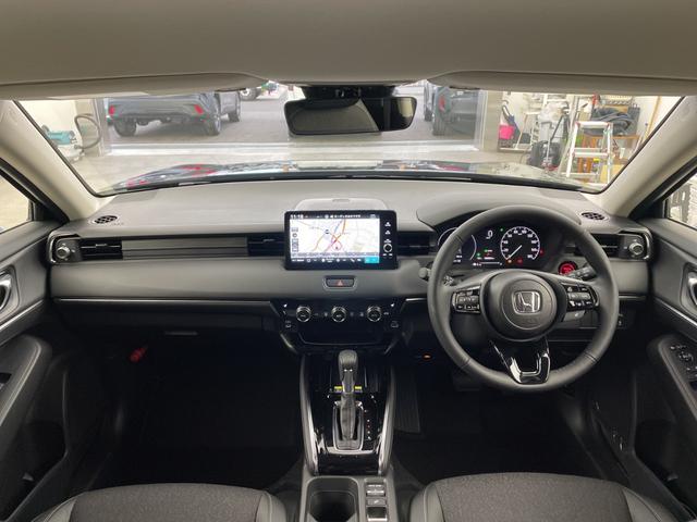 ヴェゼル ｅ：ＨＥＶ　Ｚ　・登録済未使用車・ホンダセンシング・衝突軽減ブレーキ・路外逸脱抑制機能・ＢＳＭ・アダプティブクルーズコントロール・踏み間違い防止・後退出庫サポート・純正ナビ・ＵＳＢ・置くだけ充電・ＥＴＣ・バックカメラ（35枚目）
